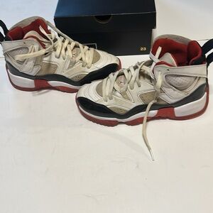 Jordan jumpman two Trey boys 6y